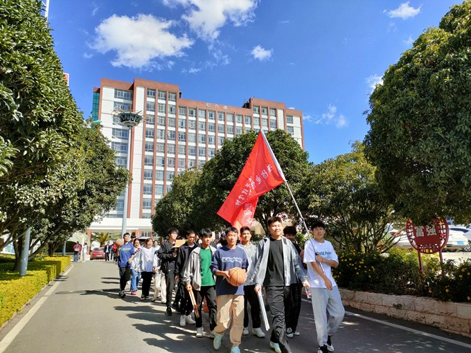图二     向目的地出发_副本.jpg