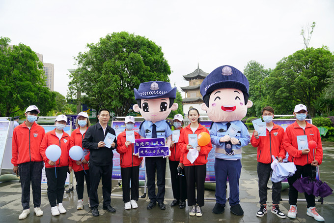 从现在做起，筑牢反诈防线。 让青春无骗，让校园无诈。 第 6 张